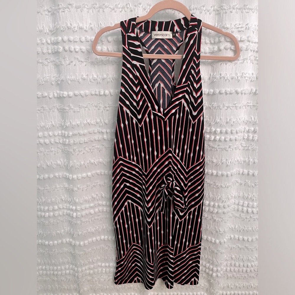 Veronica’s. Sz M. Gorgeous V neck dress with tie at waist. Racer back